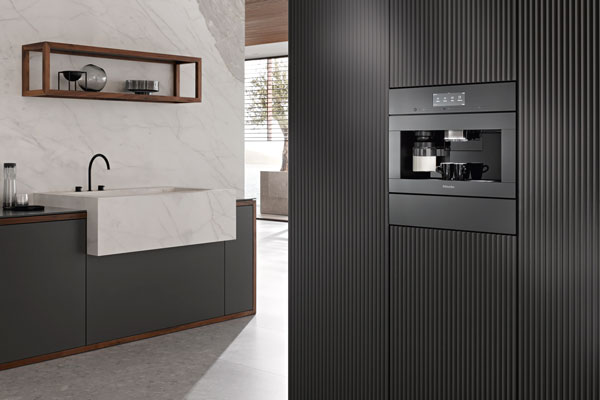 В каких кофемашинах Miele не нужно доливать воду вручную? В каких кофемашинах Miele не нужно доливать воду вручную?